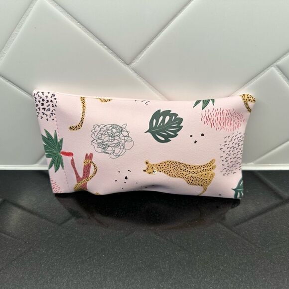 New Soft Glasses Case Pouch. Snap Closure. Soft interior with attached cloth - Picture 5 of 7